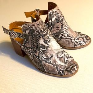 Qupid Snakeskin Pattern Open Toe Booties